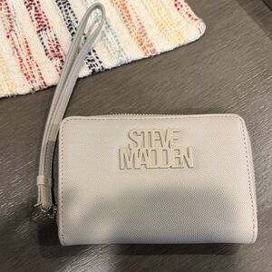 Steve Madden Light Gray Pebbled Zip Wristlet